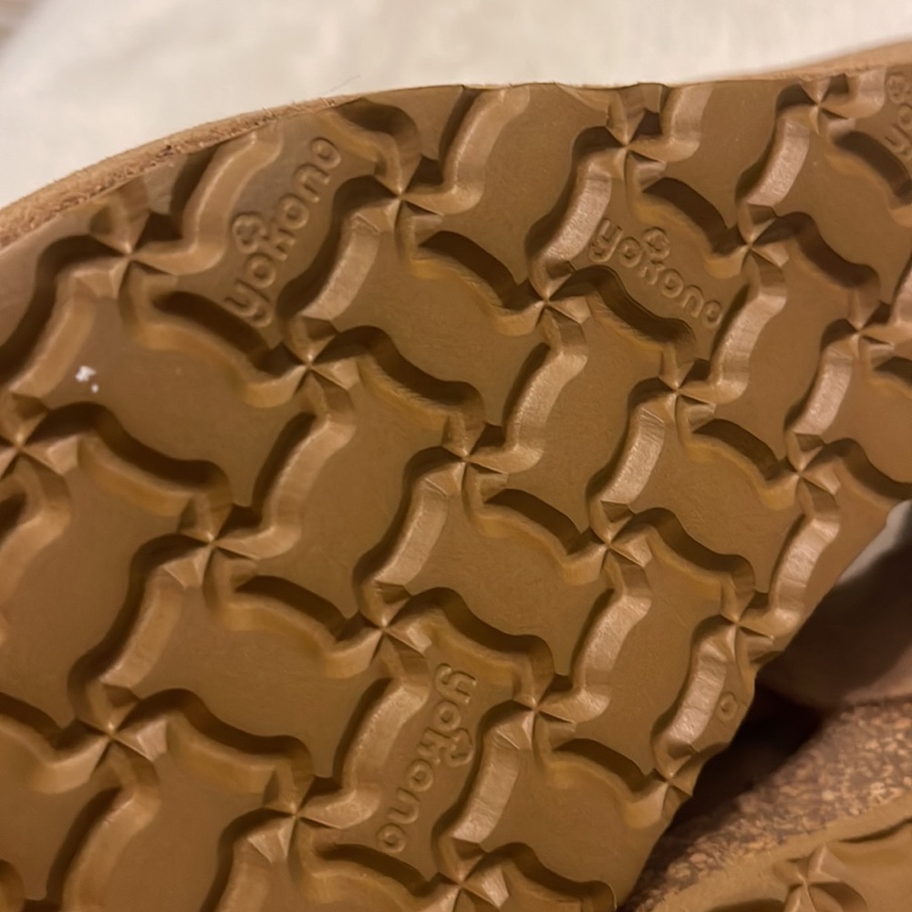 Yokono- Suede wedge buckle sandal- 9.5 - Picture 10 of 10